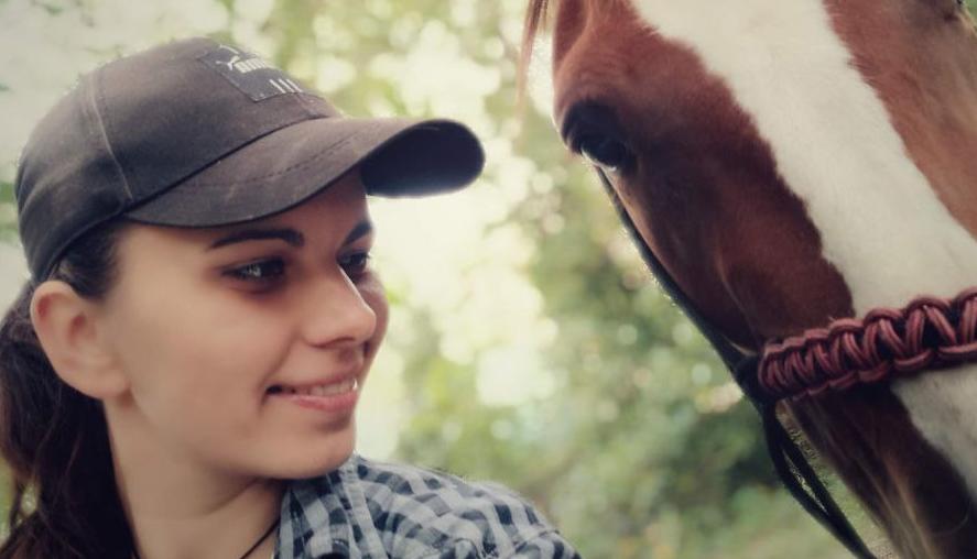 Стаття Спасла от обстрелов: как девушка из Святогорска смогла эвакуировать лошадей Ранкове місто. Донбас